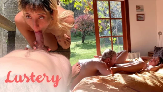 Amatör bağımsız kız güneşte yalıyor ve sakso çekiyor - şehvet