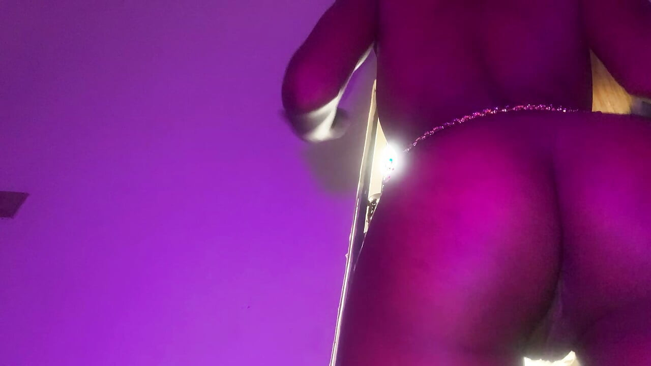 Twerk becerilerinin ateşli zenci şovları bakış açısı yakın çekim bölüm 1
