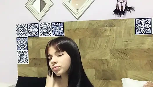 Erkek arkadaşımı görmeden önce büyük ıslak amcığıma mastürbasyon yapıyorum