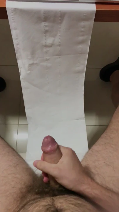Boşalıyor porno izliyor