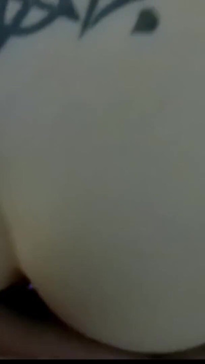 Amatör gotik orta yaşlı seksi kadın otelde yabancı tarafından sert sikiliyor | Klip 1