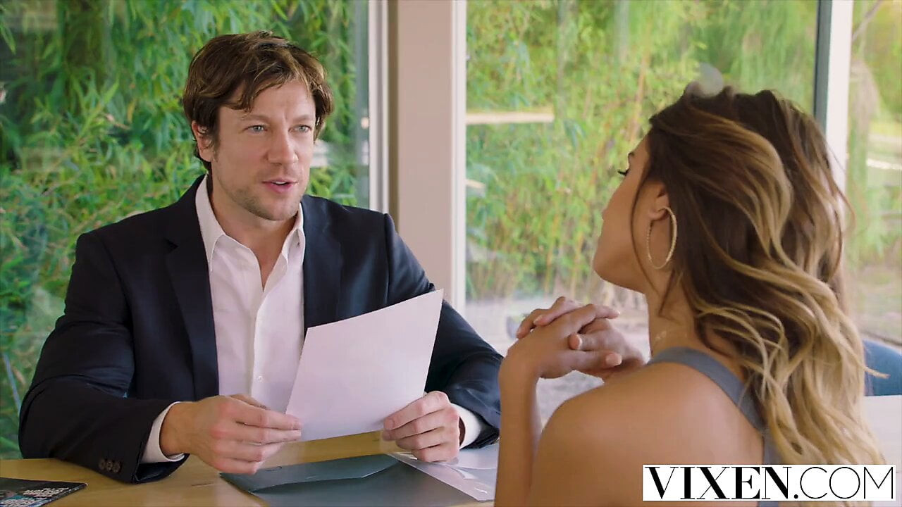 Vixen uma jolie ve amia miley bir yarağı paylaşıyor