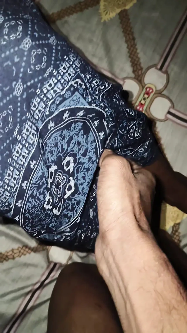 Kayınbiraderi kayınbiraderi kız kardeşini baştan çıkarıyor