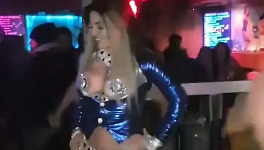 Jessy Kate'in gece kulübünde şovu