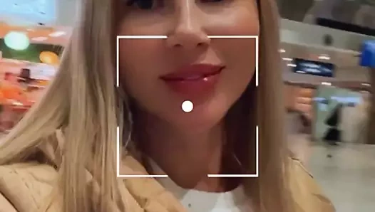 Sugarnadya bir salıncak kulübüne gitmekten samimi bir şekilde bahsediyor