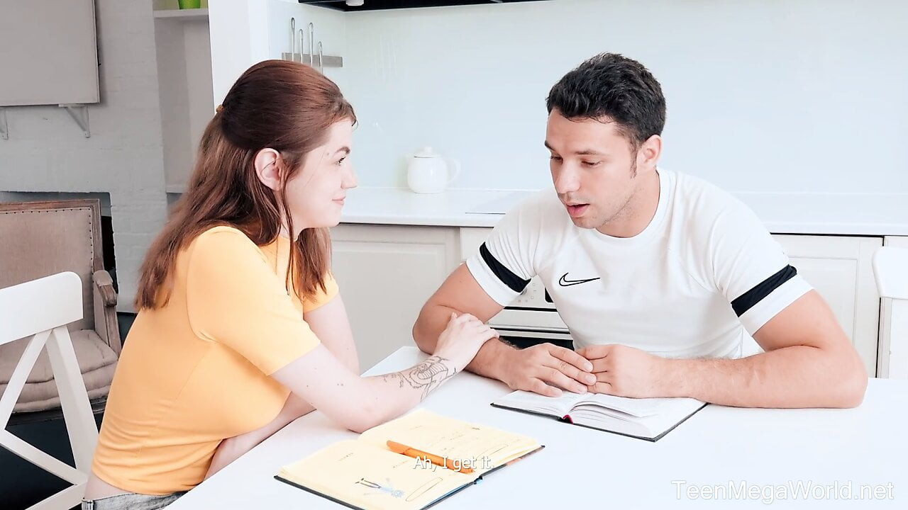 Teenmegaworld - fuckstudies - çalışkan tatlı göğüslerini gösteriyor