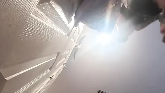 7'3 nane dev kadın topuğıma bağlı çok yaramaz küçük bir yardımcıyla doldurulmuş kabuklar yapıyor