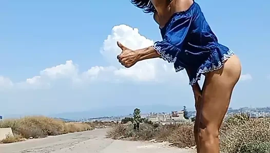 Matty vestito da donna in mostra x amici e colleghi