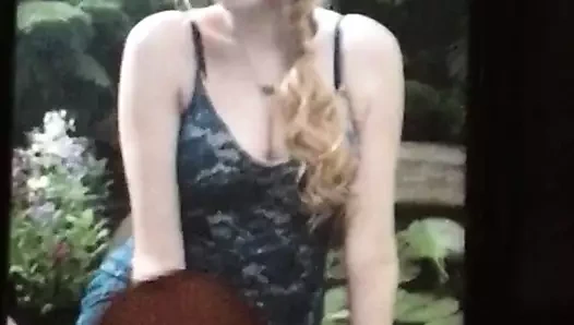 Arkadaşlar kızı için bir boşalmak haraç verdi