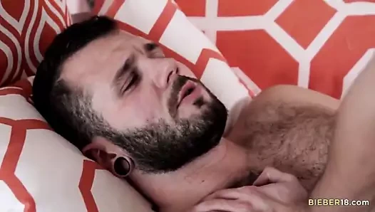 Bir adonis eşcinsel sanatçısının derlenmesi