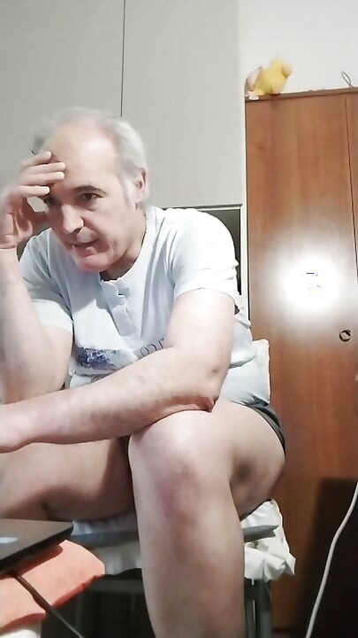 El işi ve şişeye işeyle çevrimiçi porno programı
