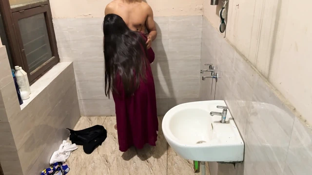 En iyi arkadaşımın karısı saara yengeyi sert sikiyorum, tam Hintçe video