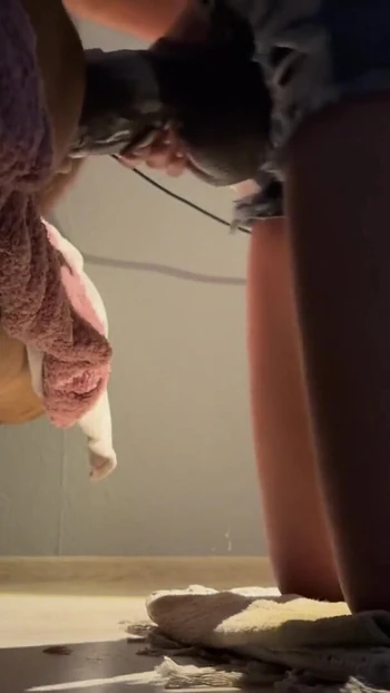 Волнующий момент из "Он и она, жена доминирует"