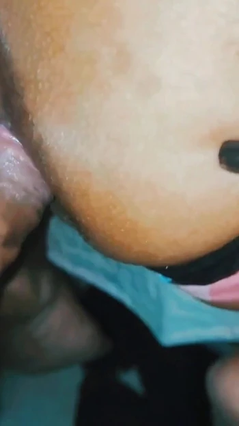 Незабываемый момент от "ИДЕАЛЬНОГО АНАЛЬНОГО ОТКРЫТИЯ, ЧЕРНЫЙ И ГЛАДКИЙ BEN. ГОРНИЧНАЯ ПОЗВОЛЯЕТ БОССУ ТРАХНУТЬ ЕЕ ЗАДНИЦУ"