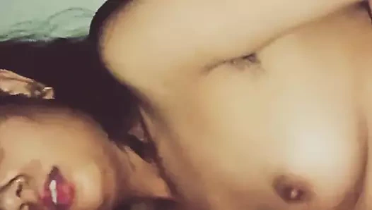 Latika tüm pozisyonlarda erkek kardeşiyle sikişiyor