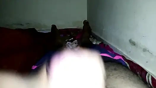 Ateşli sezon ve soğuk sezon boşalması için bükümlü Hintli elle muamele sakso