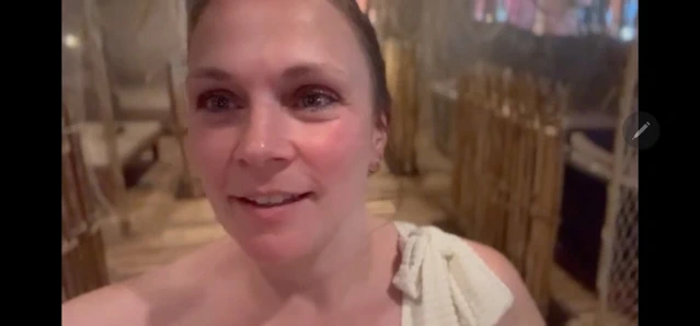 Overcome by lust, masturbation in the changing room of the swimming pool, I was caught.