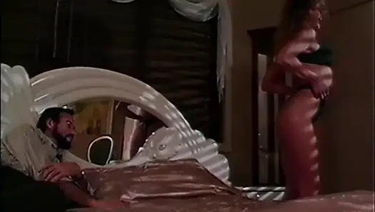 Ateşli büyük memeli evli kadın kocasının büyük yarağı için yalvarıyor