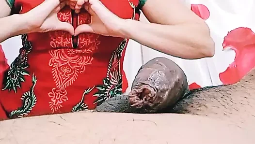 Büyük memeli kız siyah götünü yalıyor