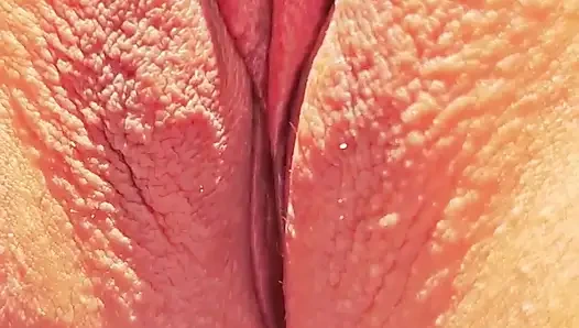 Azgın olgun süper yakın çekim geniş açık amcığını gösteriyor.