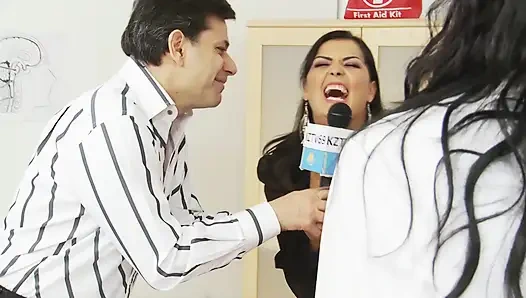 Jasmine Black Tammie Lee, Sammy Jayne ve Co'dan iç muayene alıyor