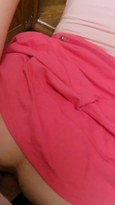 Эмоциональный момент из "Мачеха застряла под кухонной раковиной и трахается с пасынок"