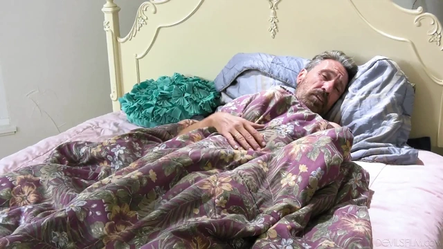 Seksi bebek Vanessa Sky tatlı götünü üvey babasına siktiriyor