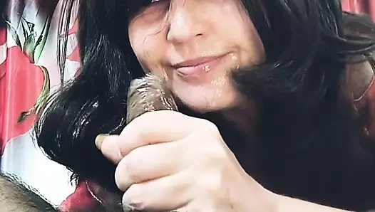 Eğlenmek için yarağını kullanıyor