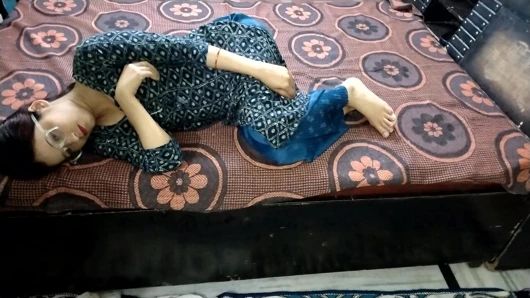 Güzel Hintli evli kadınla romantizmi ve egzotik sert seksi seviyorum