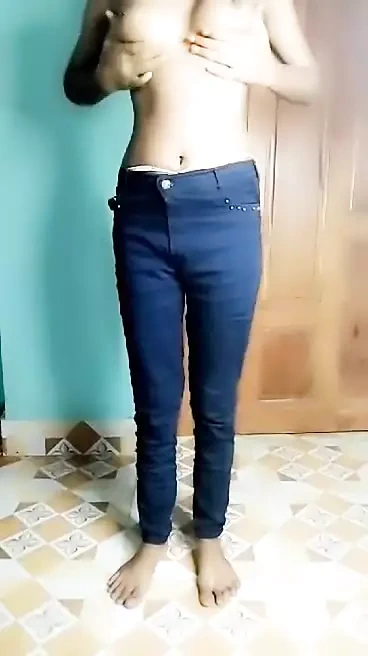 Bangladeşli ateşli seksi ince kız senin için soyunuyor