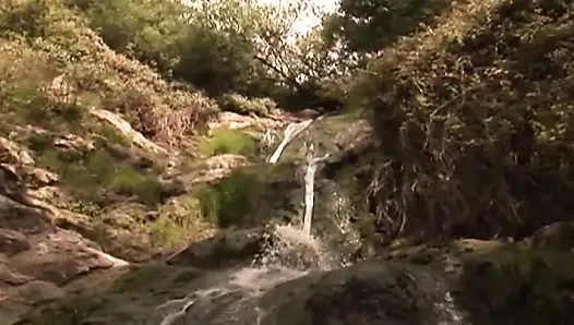 Büyük doğal memeli büyük doğal siyah yarak bebek