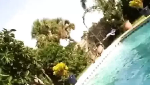 Amatörler sadece bir şeyler yapmak için havuzlarında çıldırıyor