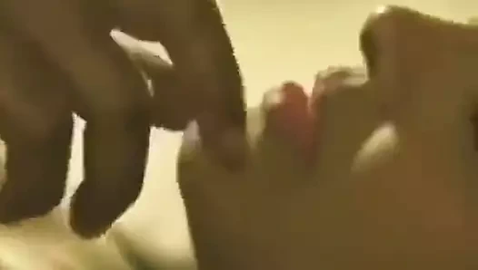 Hintli çiftin romantik sahnesi