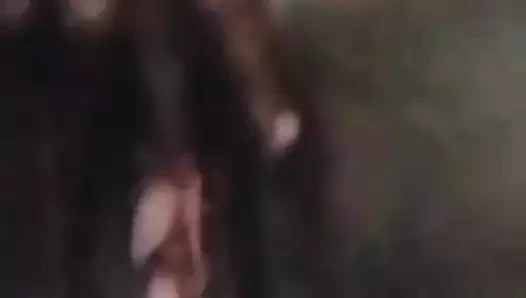 Görüntülü görüşmede klitorisini parmaklıyor ve ovuyor ıslak amcık zenci