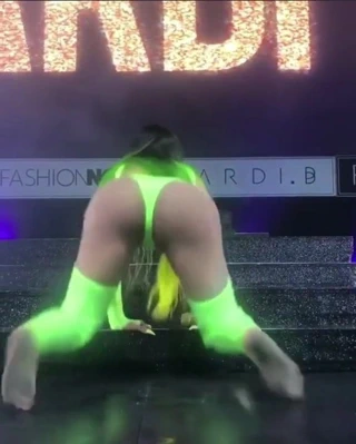 Cardi b twerk yapıyor