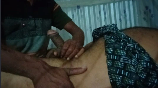 Bangali desi eşcinsel ghush assamsexking bir odada büyük yarak masajı