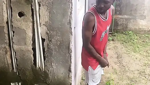 Komşu karımı merdiven kasasının altında siktim