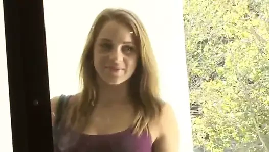 Kira lynn amcığına kadar siyah yarağı tercih ediyor. julius ceazher - sapık orta yaşlı seksi kadınlar