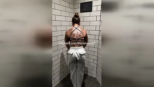 PUSSY FLASH - TEEN'S YOGA ROUTINE GOES WRONG