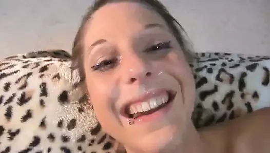 Anal seks ve yüz üzerinde the kanepe