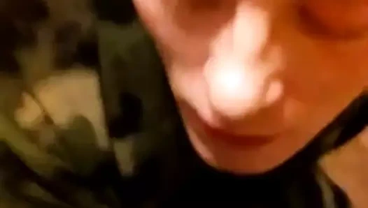 Emme büyük siyah horoz boşalmak üzerinde benim yüz ve ağız