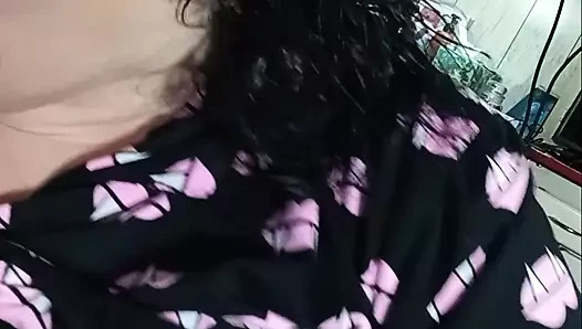 Amcık fışkırtarak sor n u şişman sürtüğü dizlerinin üstüne çöktürecek