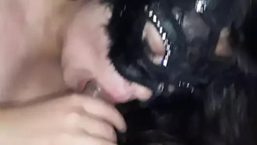 21 yaşındaki kız dölümü yutuyor