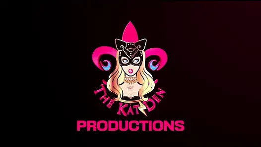 Kat-licious siyah ve bronzlaşmış oyuncak içinde şehvetli bir şekilde dans ediyor, jartiyer kemeri ve uyluk yüksek çapalar