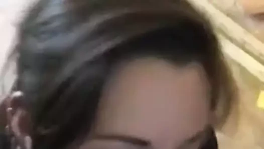 Sıcak beyaz kız marangoz darbeler