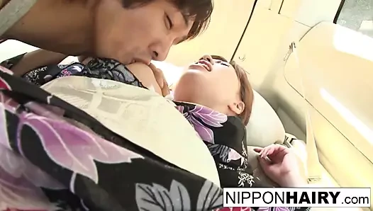 Asya bebeğim alır parmaklı ve oynamıştı içinde bir hareketli minibüs