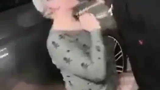 Beyaz kız var seks dışında ev içinde bir garaj ile büyük çük