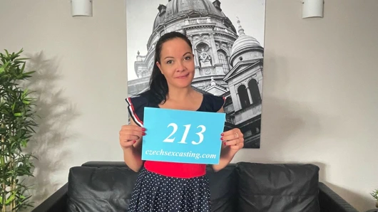 Seksi acemi bir porno yıldızı olmak istiyor