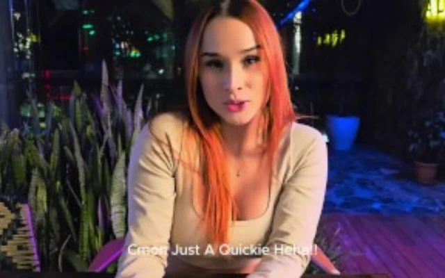 Genç Kolombiyalı Kadın, Bir Restoranın Banyosunda Bir Yabancıyla Halka Açık Seks Yapıyor! - Abella Olsen