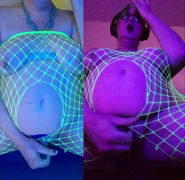 Double Mint Cum - a Green Goddess hologram